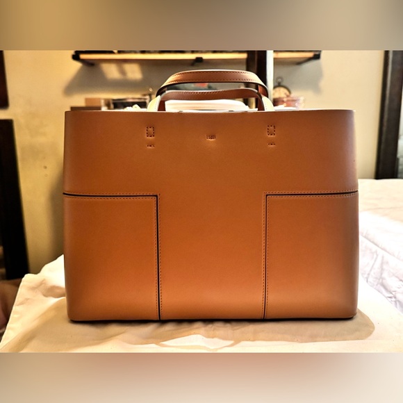 Tory Burch block T triple compartment tote Color British Tan NWOT - Picture 4 of 10